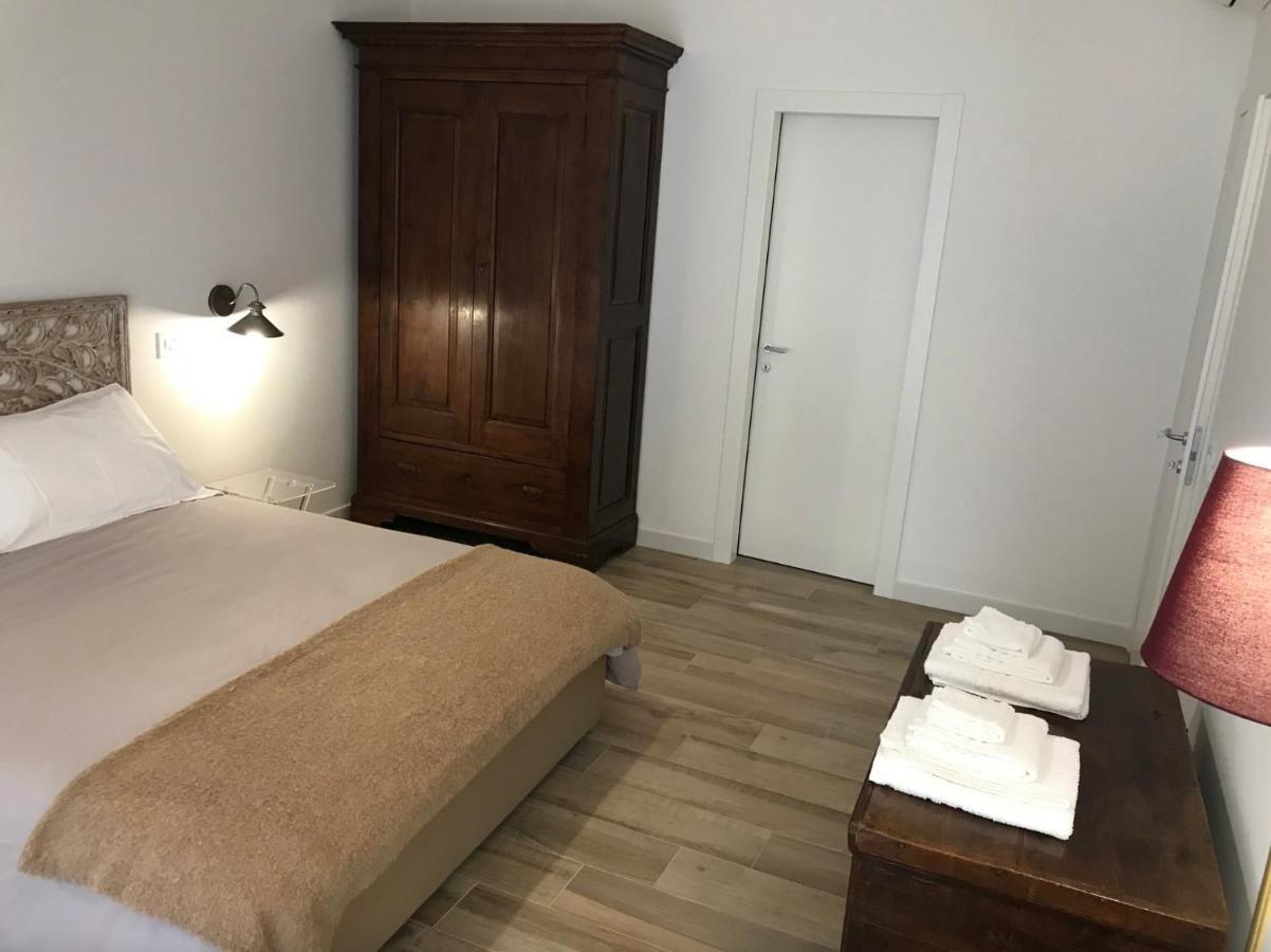 Bellhome 1 - Elegante Appartamento Nel Centro Di Bari Luaran gambar